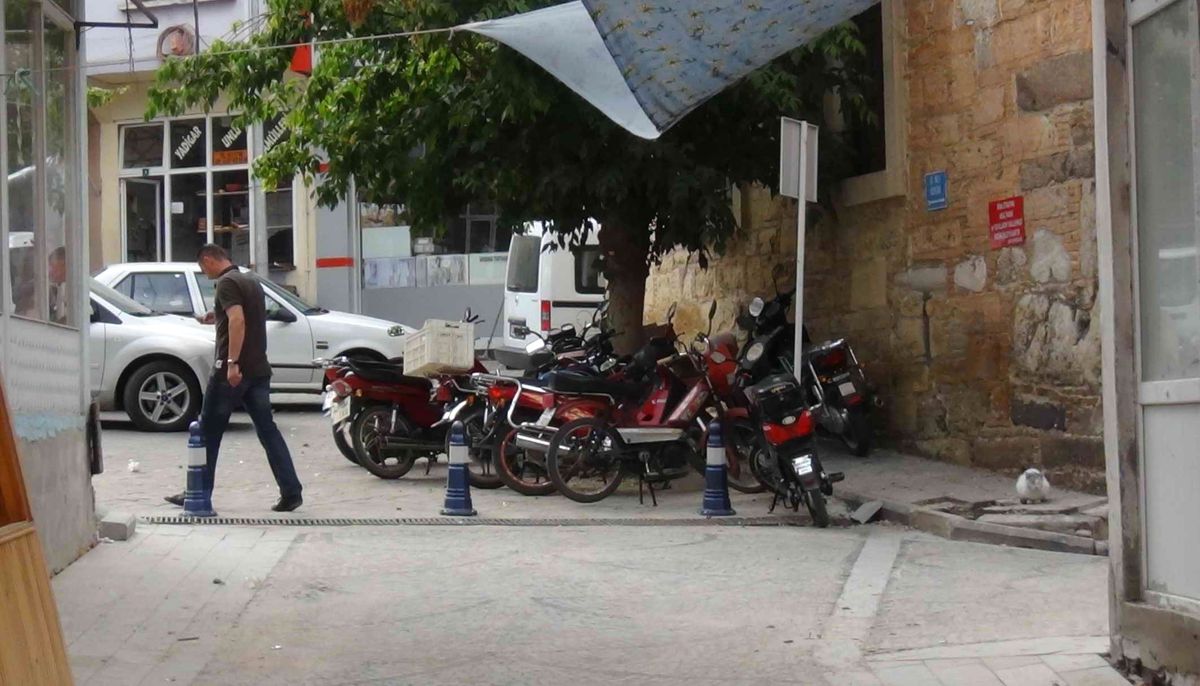 Simav\'da İki Cadde ve 8 Sokak Yayaların