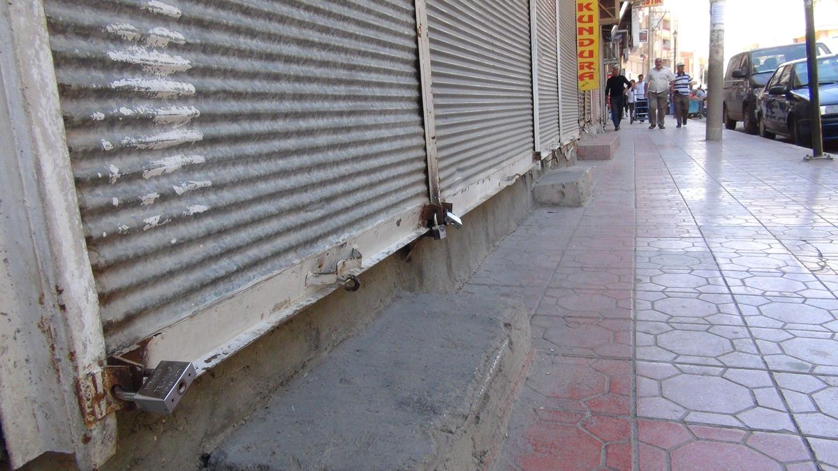 Terörist Cenazesi Nedeniyle Kepenkler Kapandı