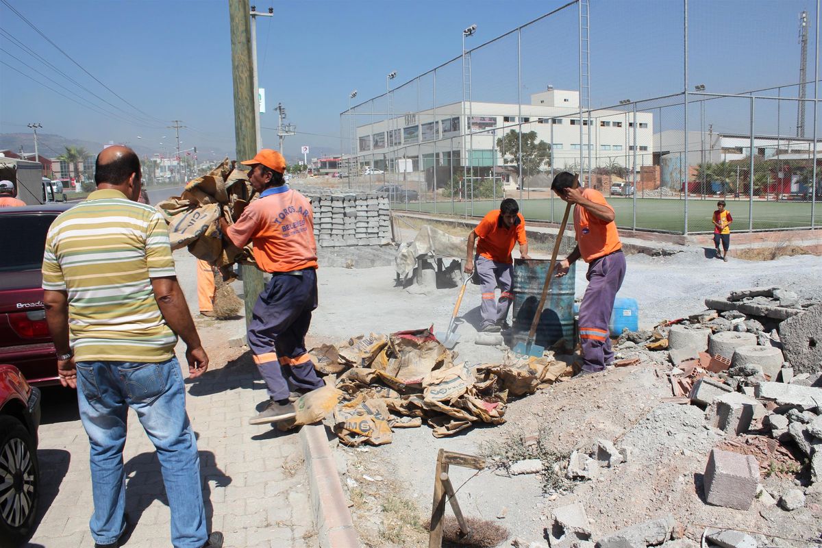 Toroslar Belediyesi Mahalleleri Temizliyor