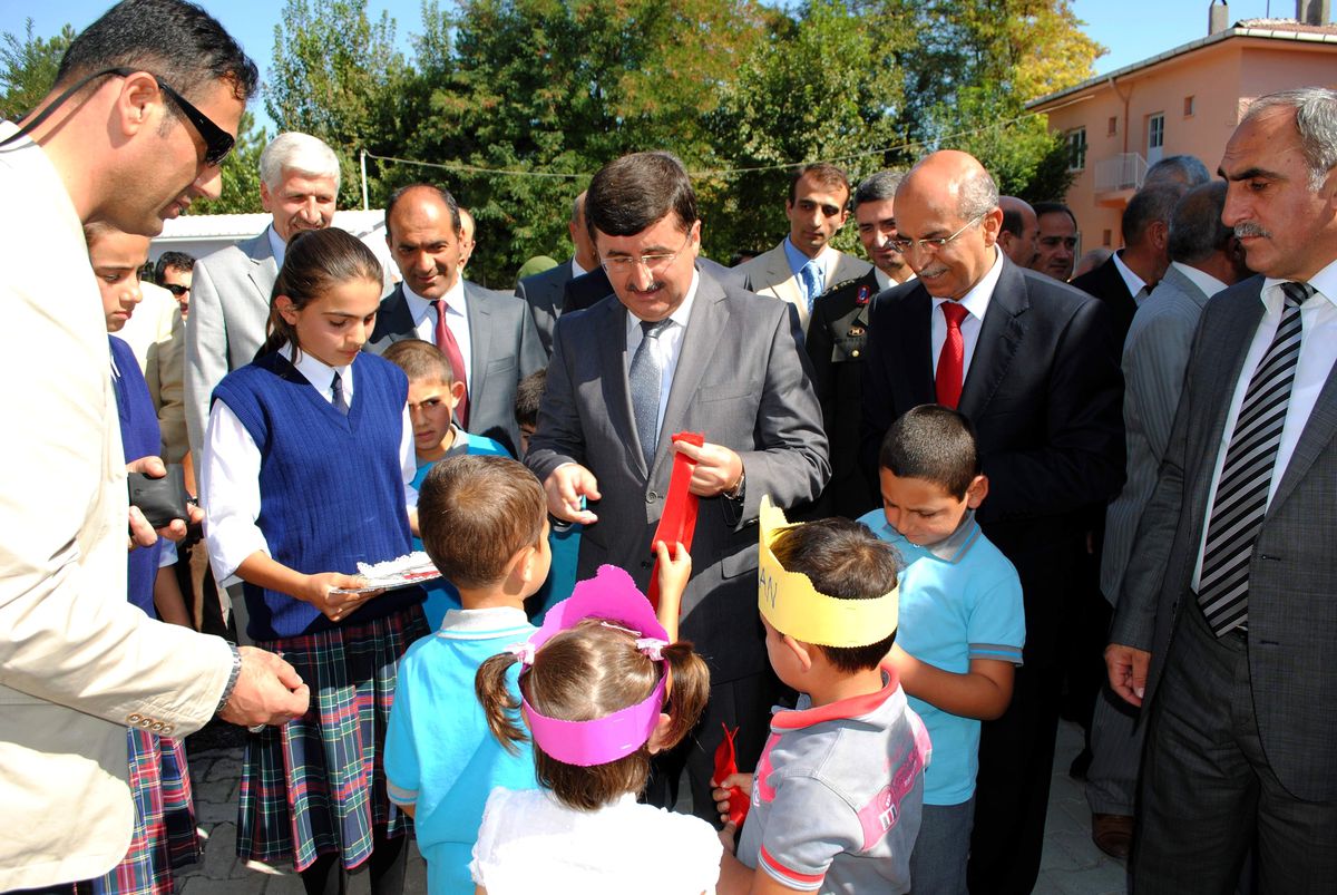 Valiyi Şaşırtan Kurdele İsteği
