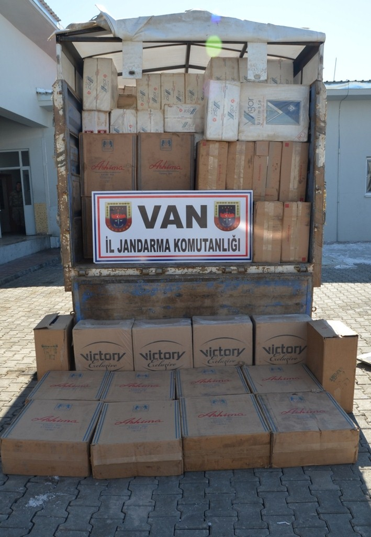 Van\'da 63 Bin Paket Kaçak Sigara Ele Geçirildi