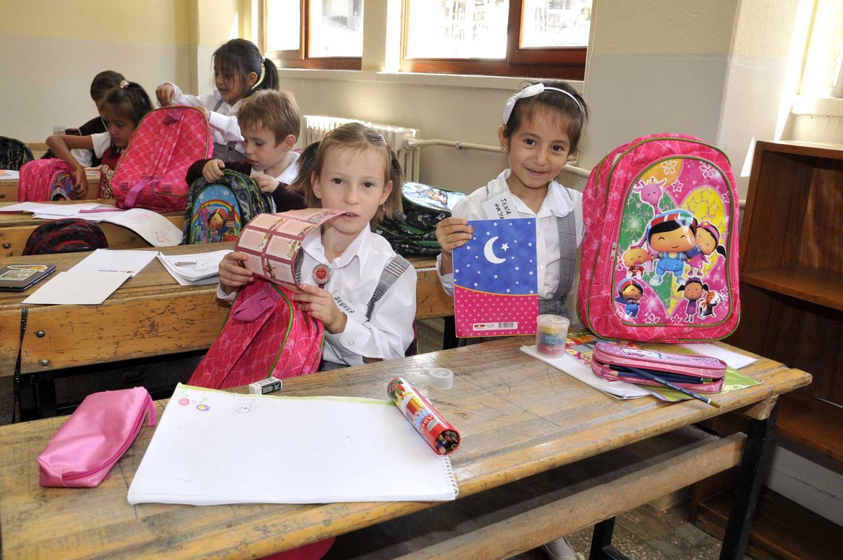 Yaşar, Miniklerin Okul Heyecanını Paylaştı