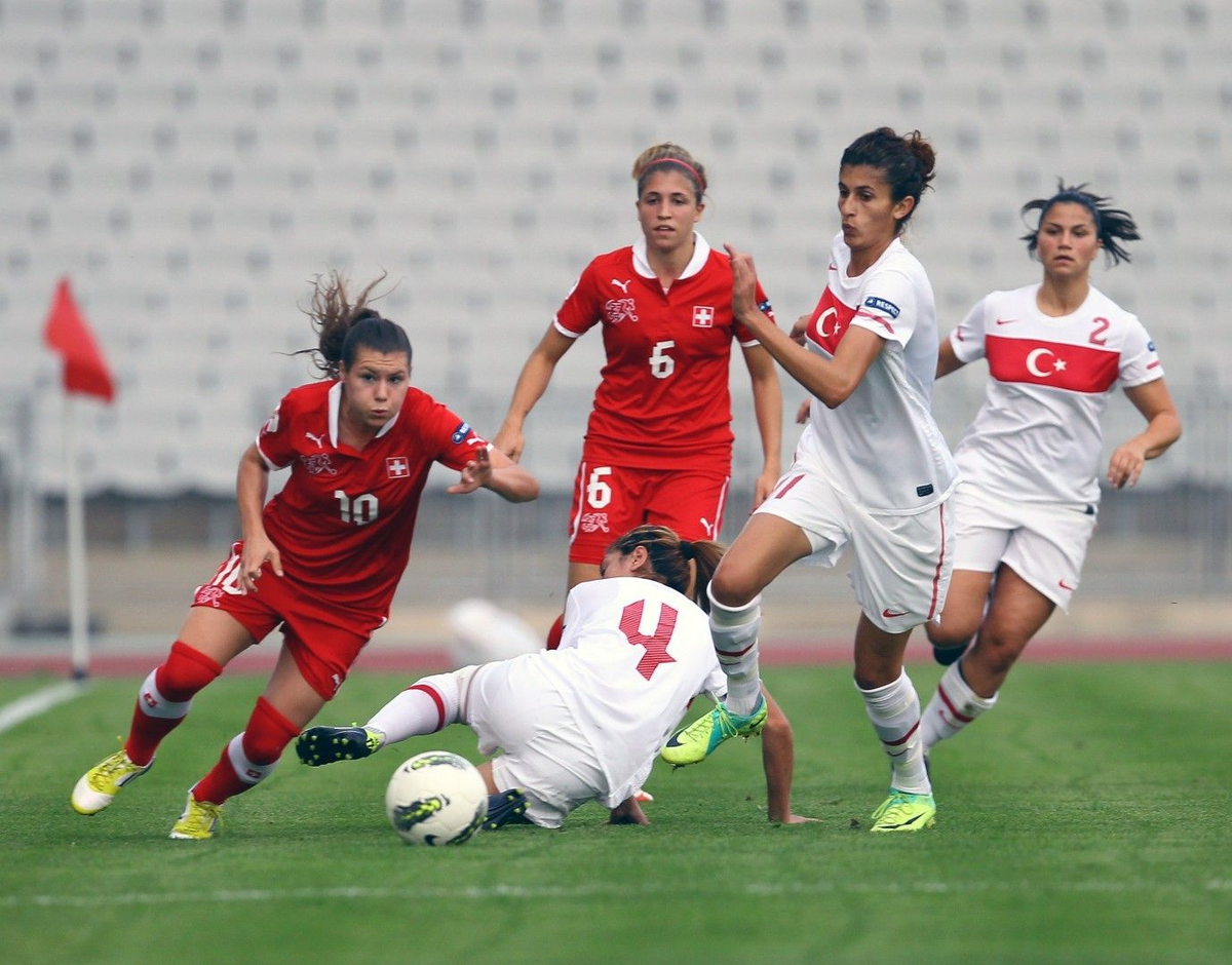 2013 Avrupa Kadın Futbol Şampiyonası Elemeleri