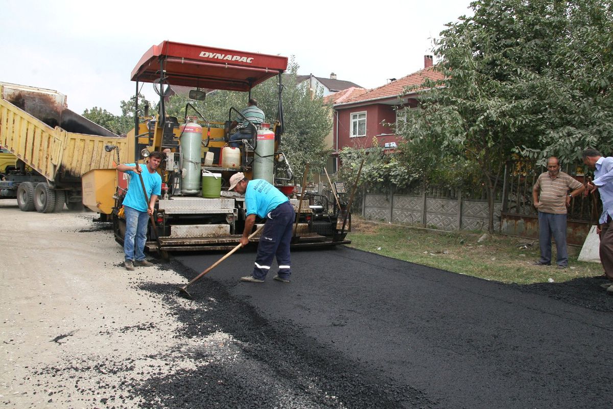 Adapazarı\'nda Asfalt Çalışmaları Devam Ediyor