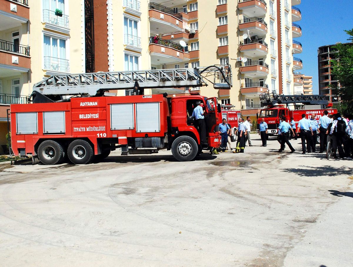 Adıyaman\'da Çatı Yangını Korkuttu