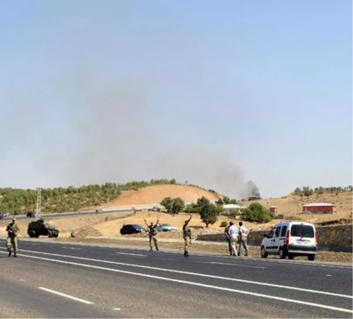 Bingöl\'de Askeri Konvoya Saldırı: 9 Şehit