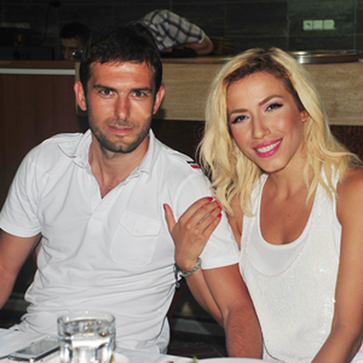 Burcu Güneş Eski Sevgilisini Tokatladı