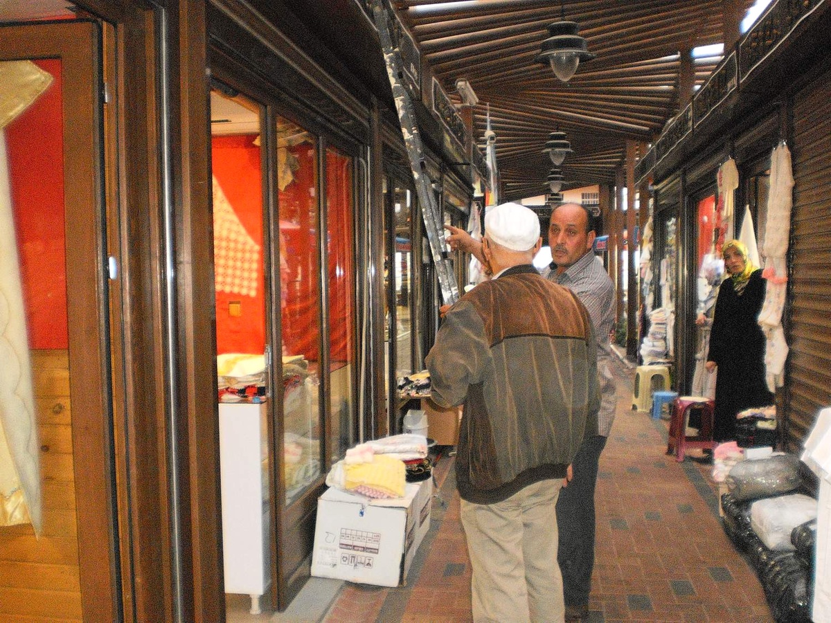Bursa\'da 8 Ay Önce Açılan Çarşıyı Su Bastı