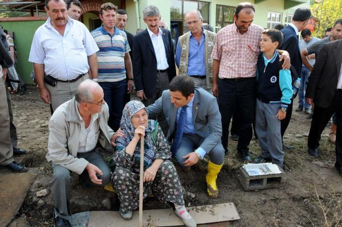 Çanakkale Vali Tuna Sel Bölgesinde İncelemelerde Bulundu