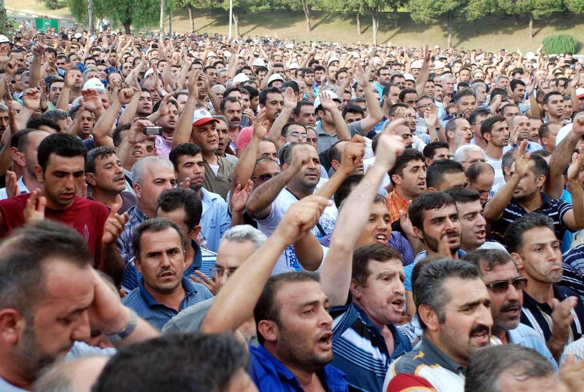 İsdemir\'de İşçi Eylemi