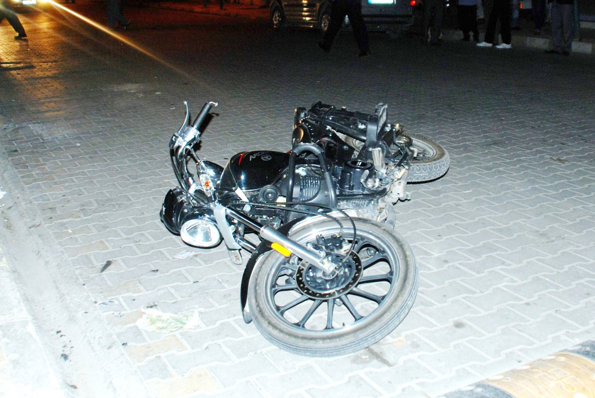 Kahta\'da Motosiklet Kazası: 2 Yaralı