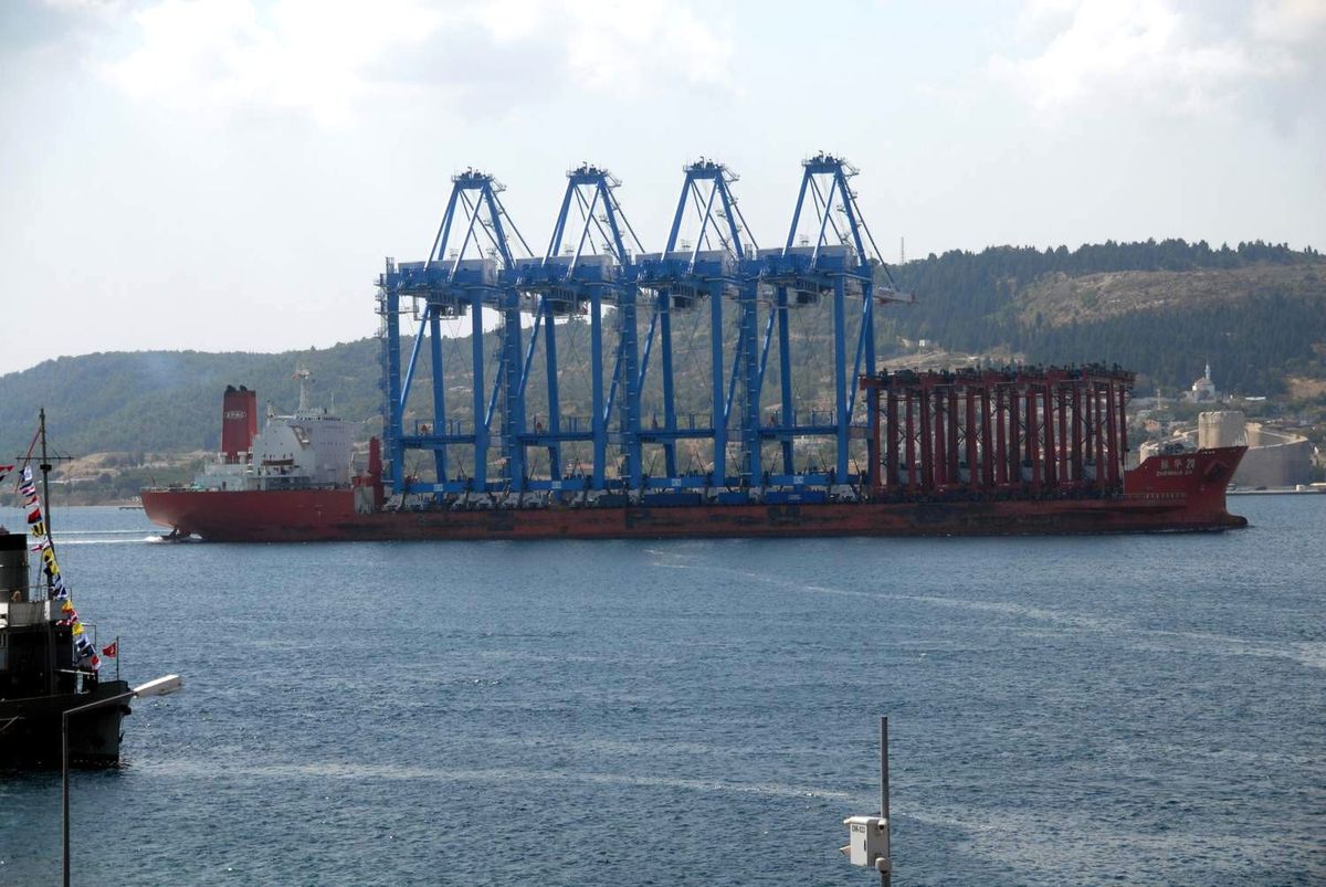 Kargo Gemisi Boğazı Kapattı