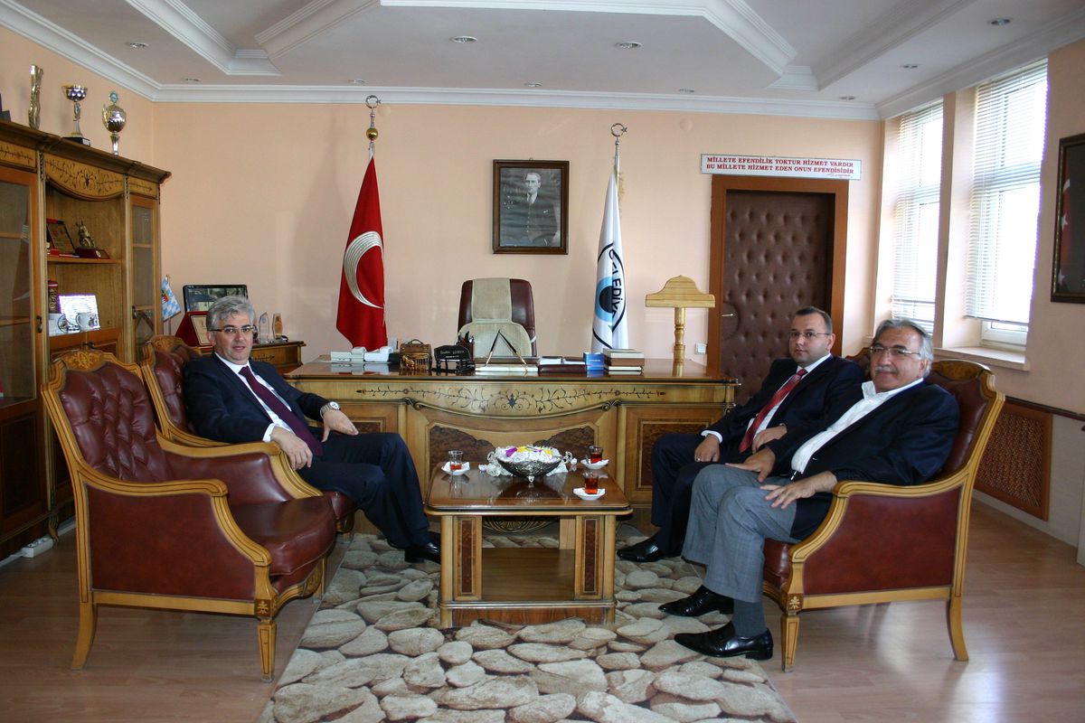 Kars Valisi Tepe\'den İadeyi Ziyaret