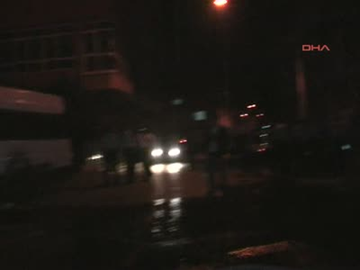 Klima Patladı İki Otomobil Yandı