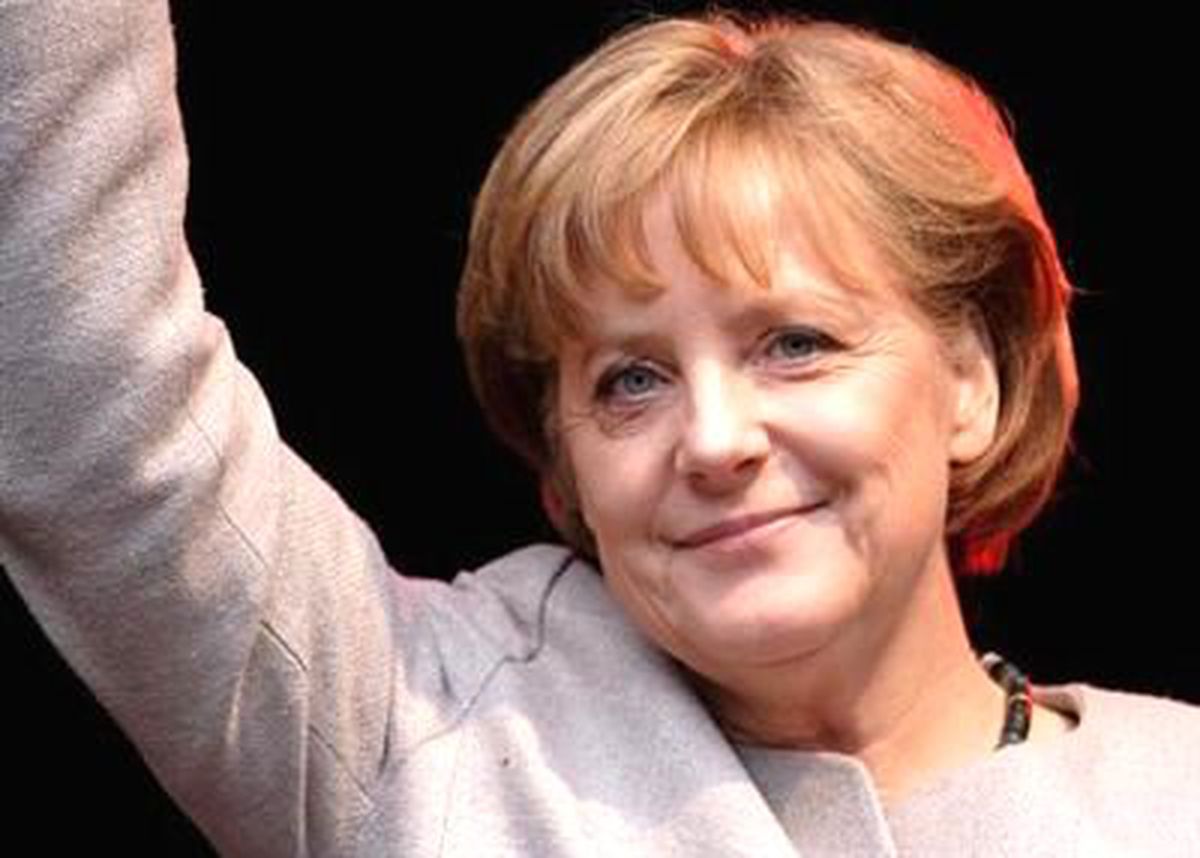 Merkel\'in Kamuoyu Desteği Yüksek