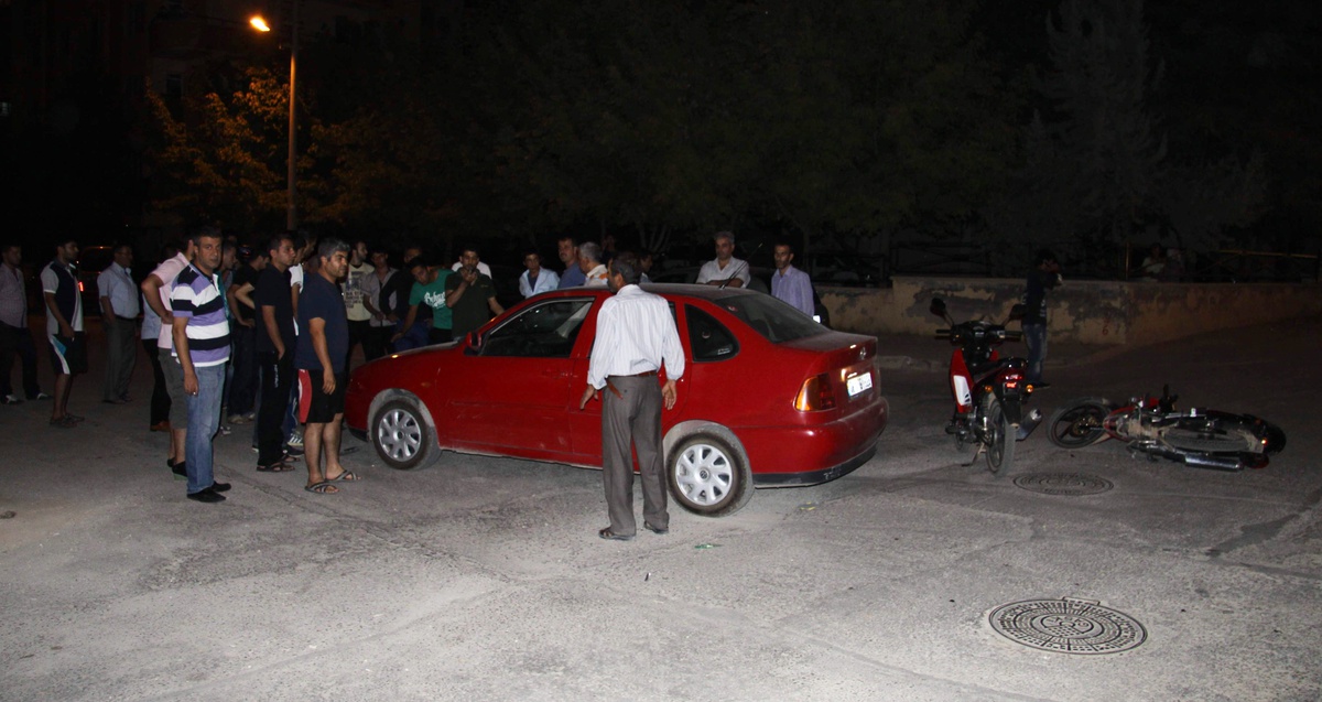 Motosiklet Otomobile Çarptı: 1 Yaralı