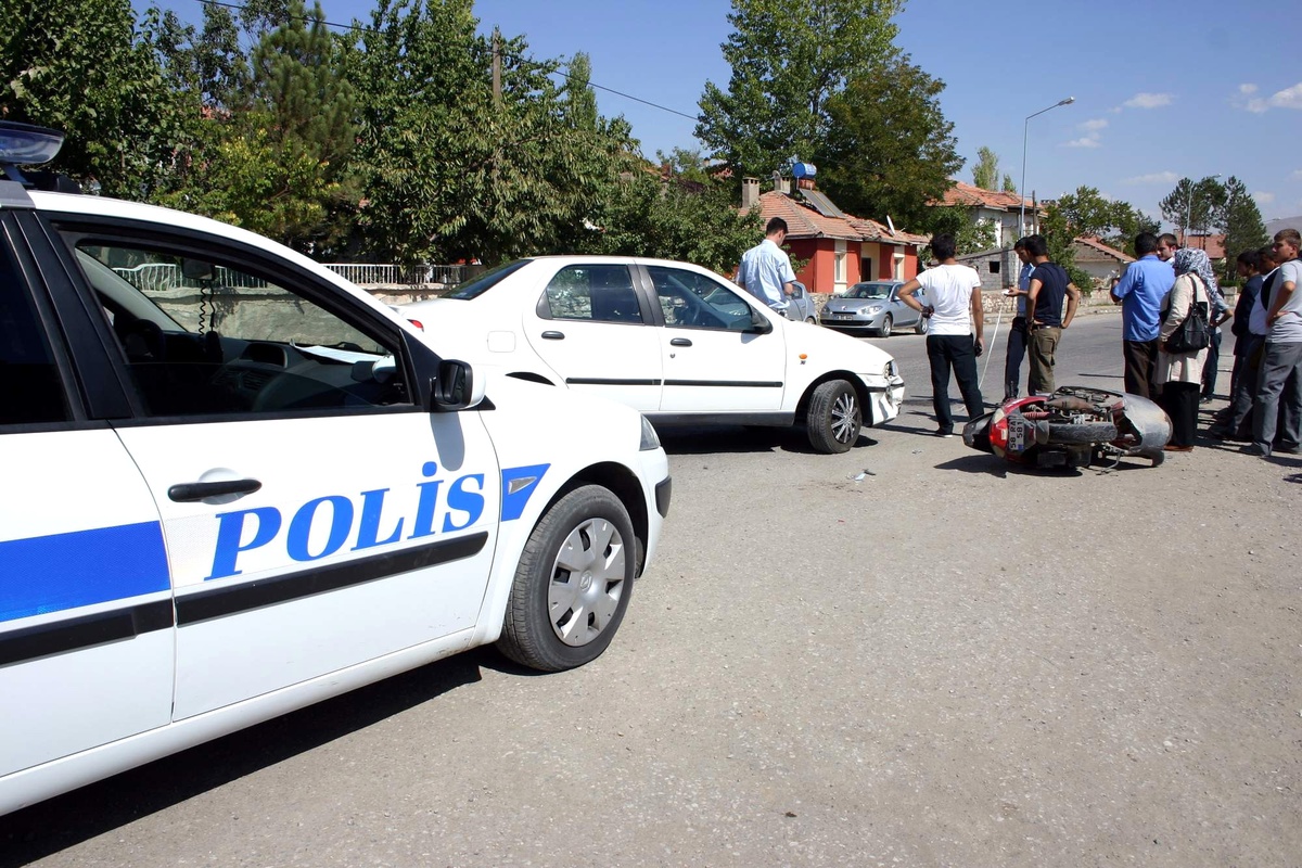 Otomobil Motosiklete Çarptı: 1 Yaralı