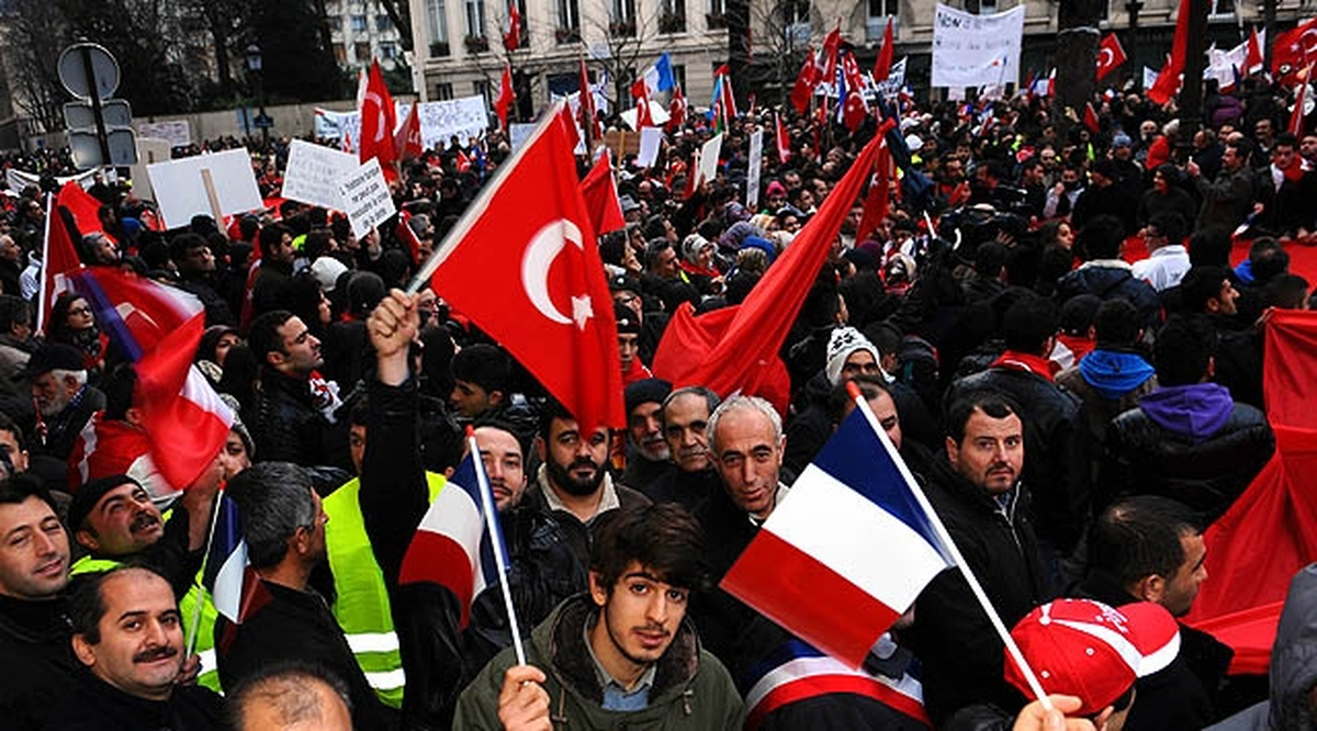 Paris\'te Türk - Fransız İlişkileri Ele Alındı