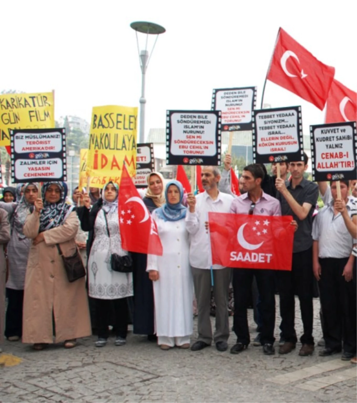 Peygambere Hakaret İçeren Film Protesto Edildi