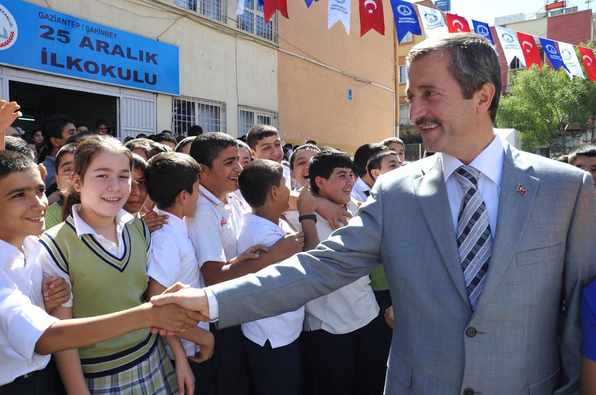 Şahinbey Belediyesi Öğrencileri Sevindirdi