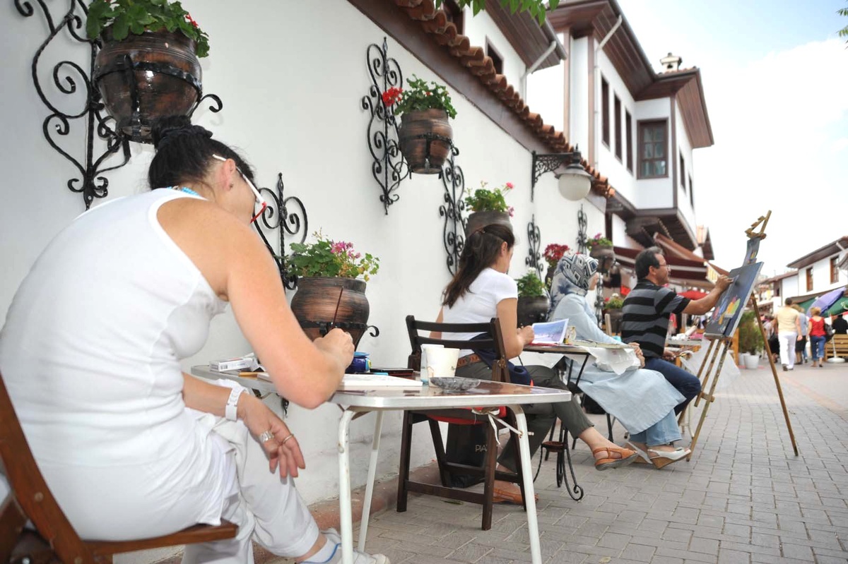 Sanat Sokağı Sanatçıları Hamamönü Sokaklarına Taştı