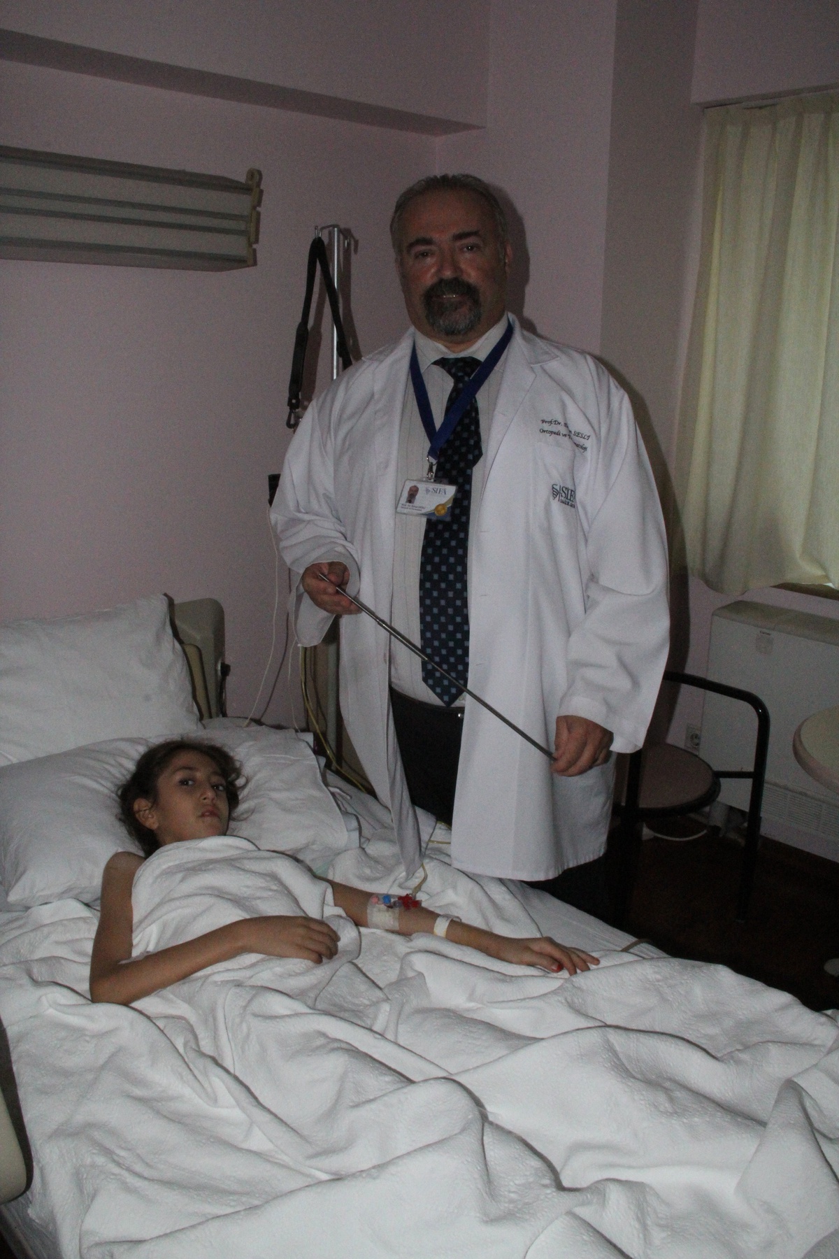 Sırtında İki Manyetik Çubukla Yaşacak
