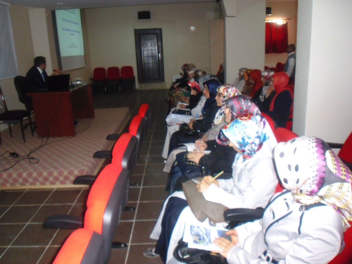 Tortumda Kur\'an Kursu Öğreticilerine Seminer