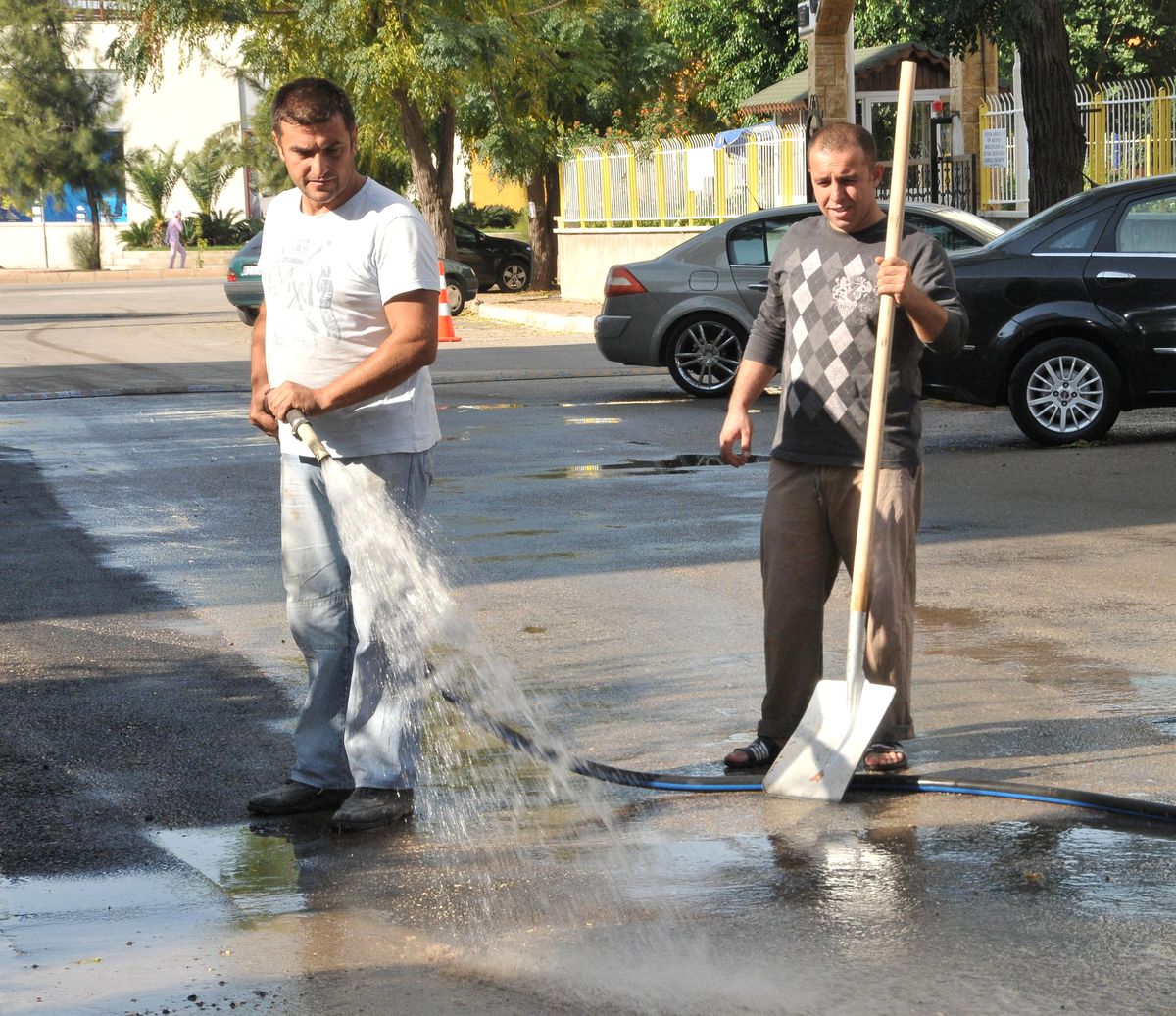 Yenişehir, Okulların Bakım ve Onarım Çalışmalarını Sürdürüyor