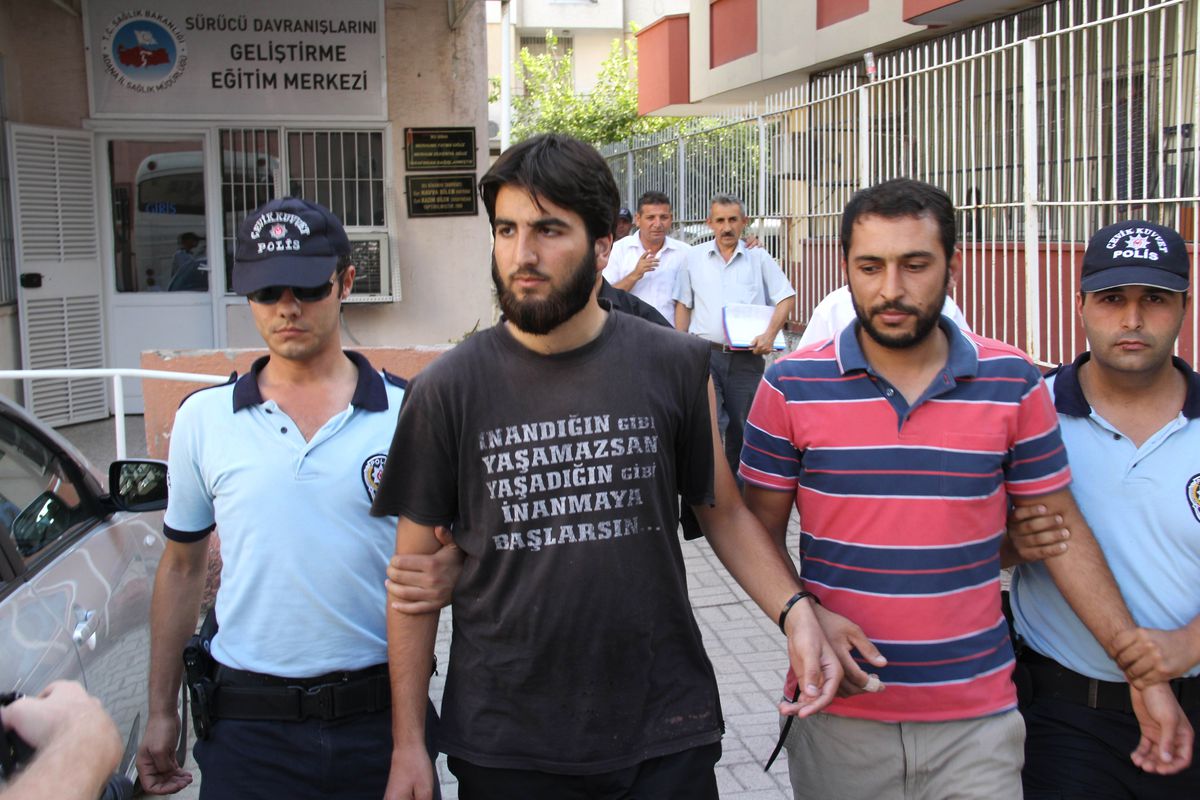 ABD Konsolosluğuna Taşlı Saldırıya 22 Gözaltı