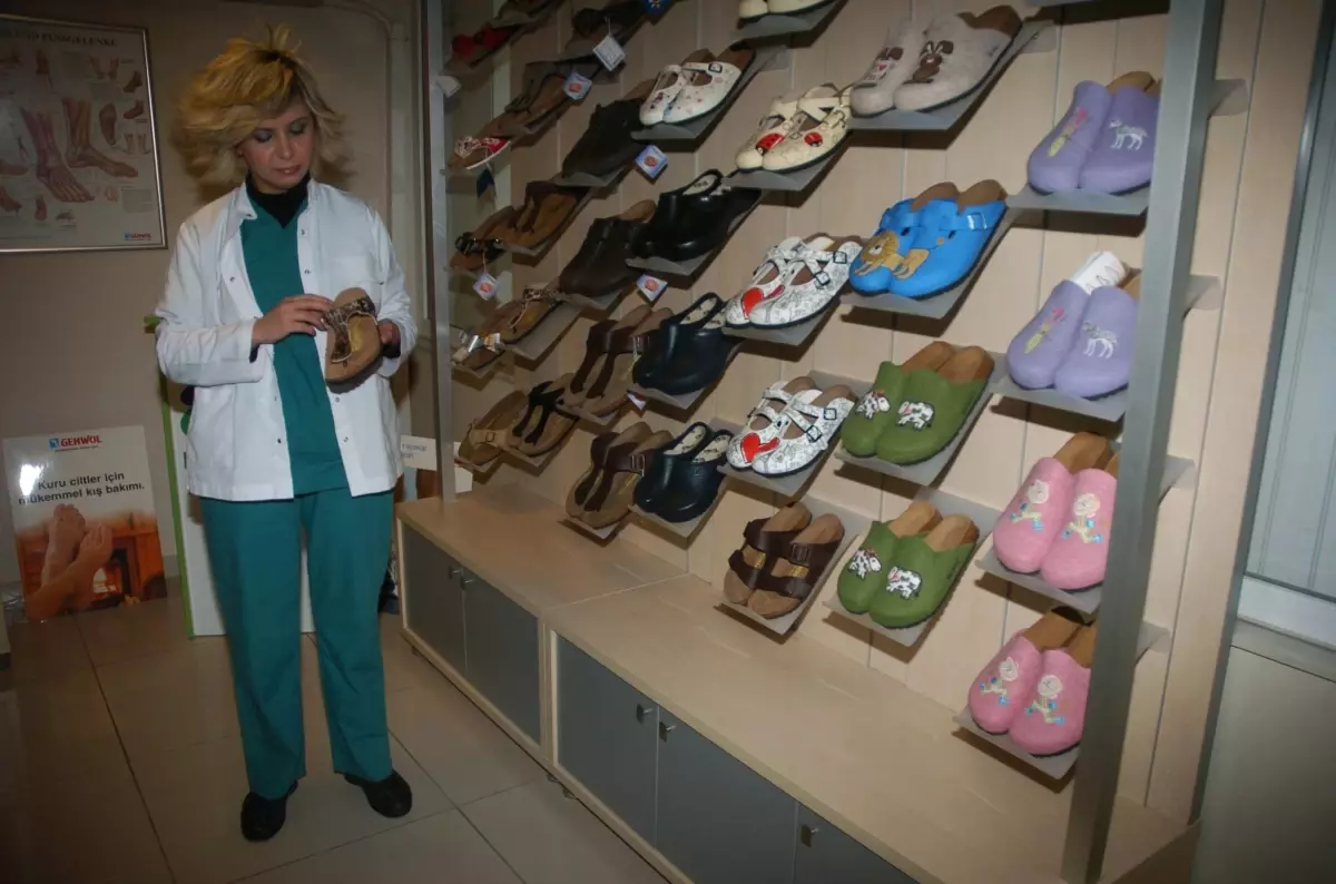 Açık Ayakkabı Modası ve Ayakta Güzellik Arayışı