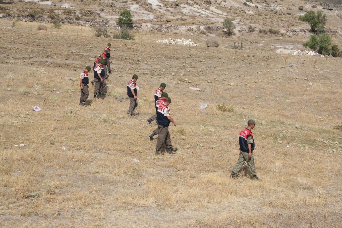 Afyonkarahisar\'da Bomba Arama Çalışmaları Devam Ediyor