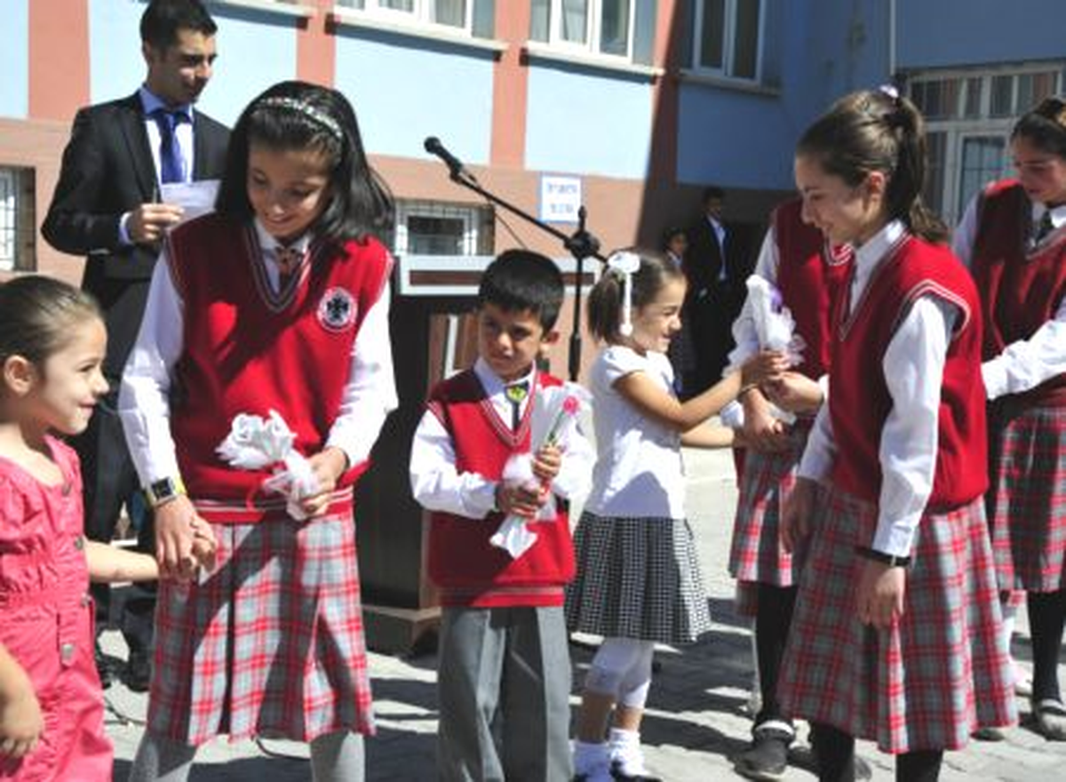Ahlat\'ta İlköğretim Haftası Kutlamaları