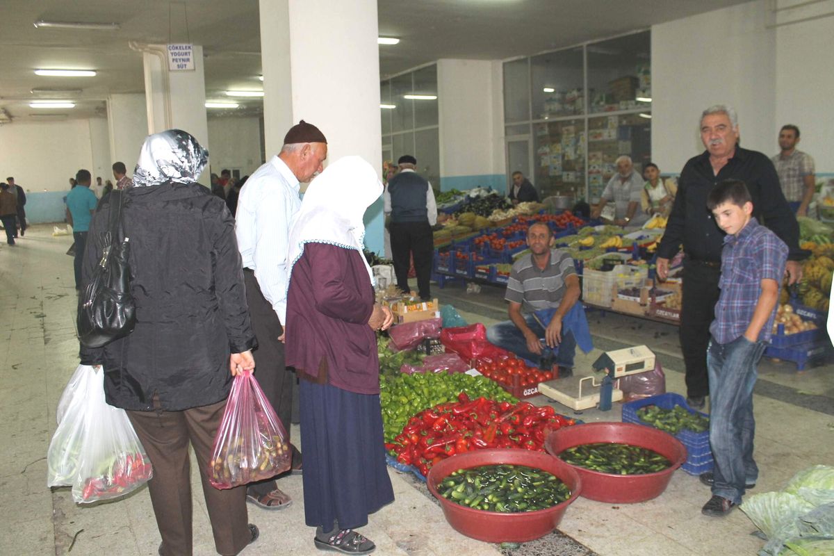 Akdağmadeni Halkı Kışlık Yiyeceklerini Pazardan Karşılıyor