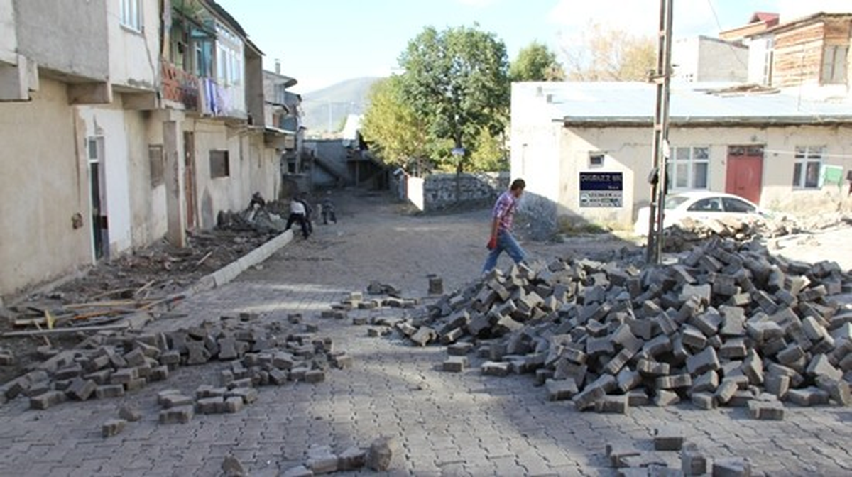 200 Bin Metrekarelik Alana Kilitli Parke Taşı Döşendi