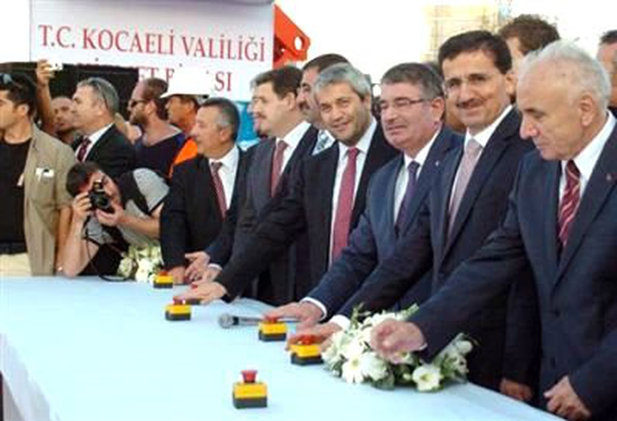 Bakan Şahin\'i Karşılama Kuyruğu (2)