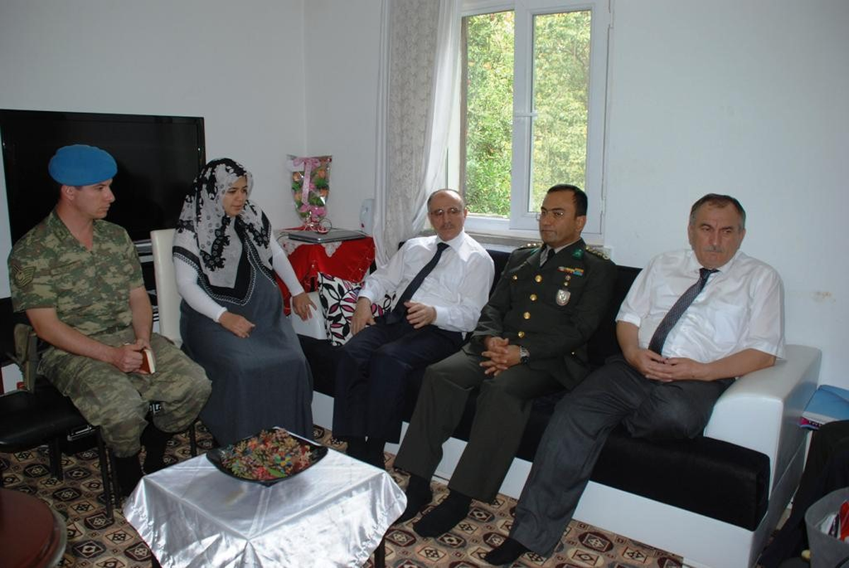 Bolu Valisi Şehit Astsubay\'ın Eşini Ziyaret Etti