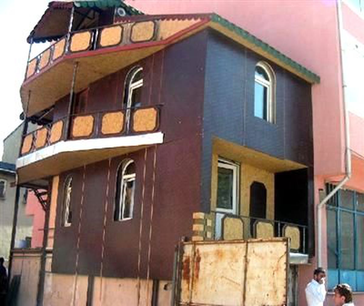 Çaldıkları Malzemeler ile Villa Yaptılar (2)