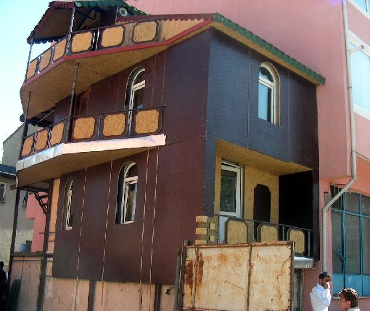 Çaldıkları Malzemeler ile Villa Yaptılar