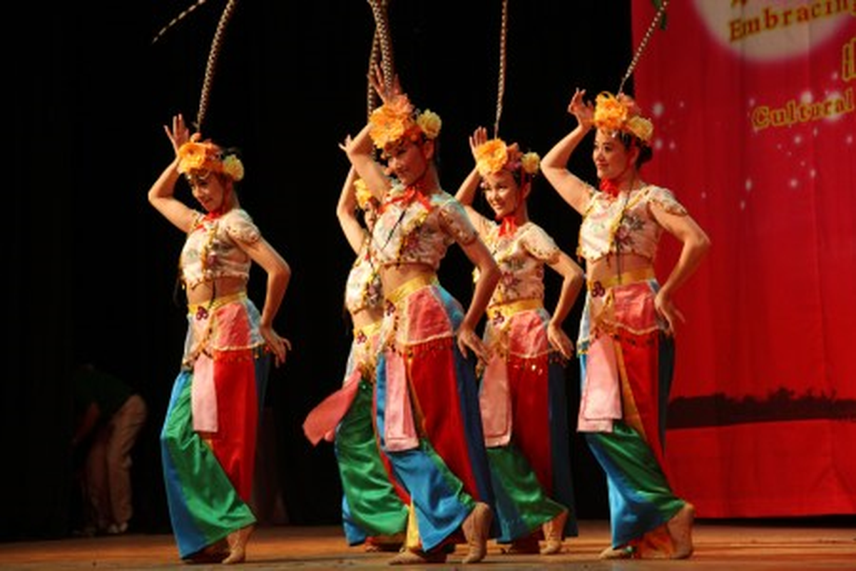 Çin Wuxi Sanat Topluluğu Ataşehir\'de Alkışlandı
