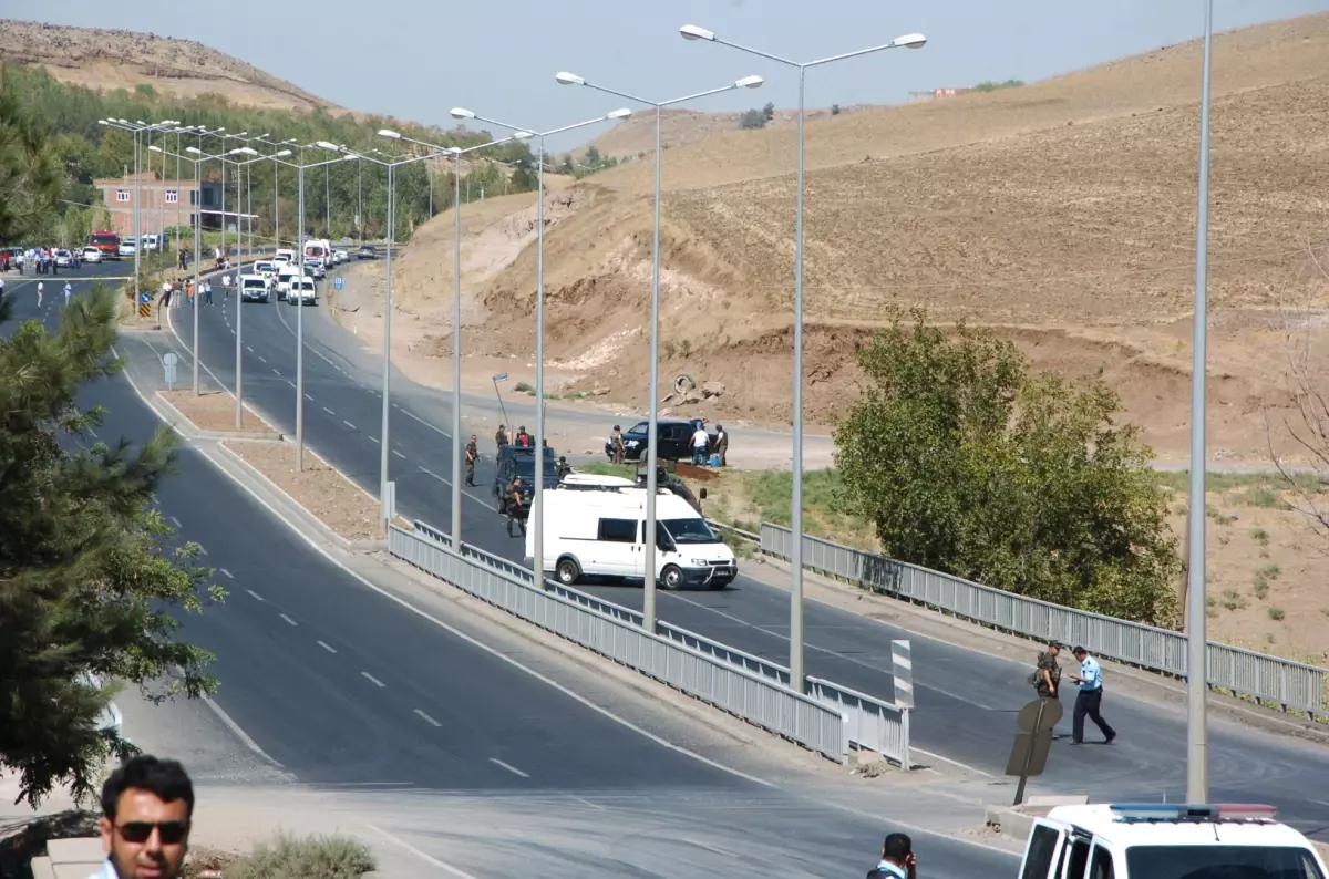 Diyarbakır\'da Köprü Altında Patlayıcı Bulunması