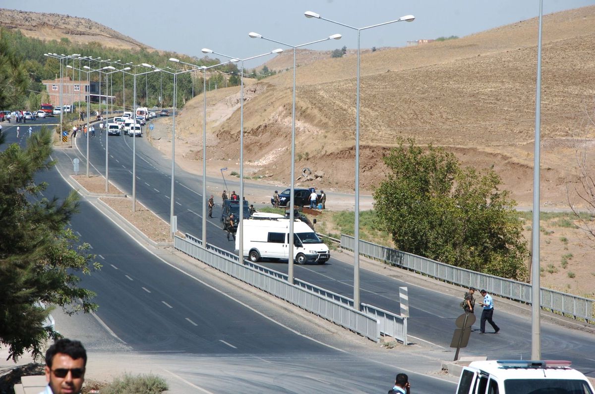 Diyarbakır'daki Köprüde Patlayıcı Bulunması