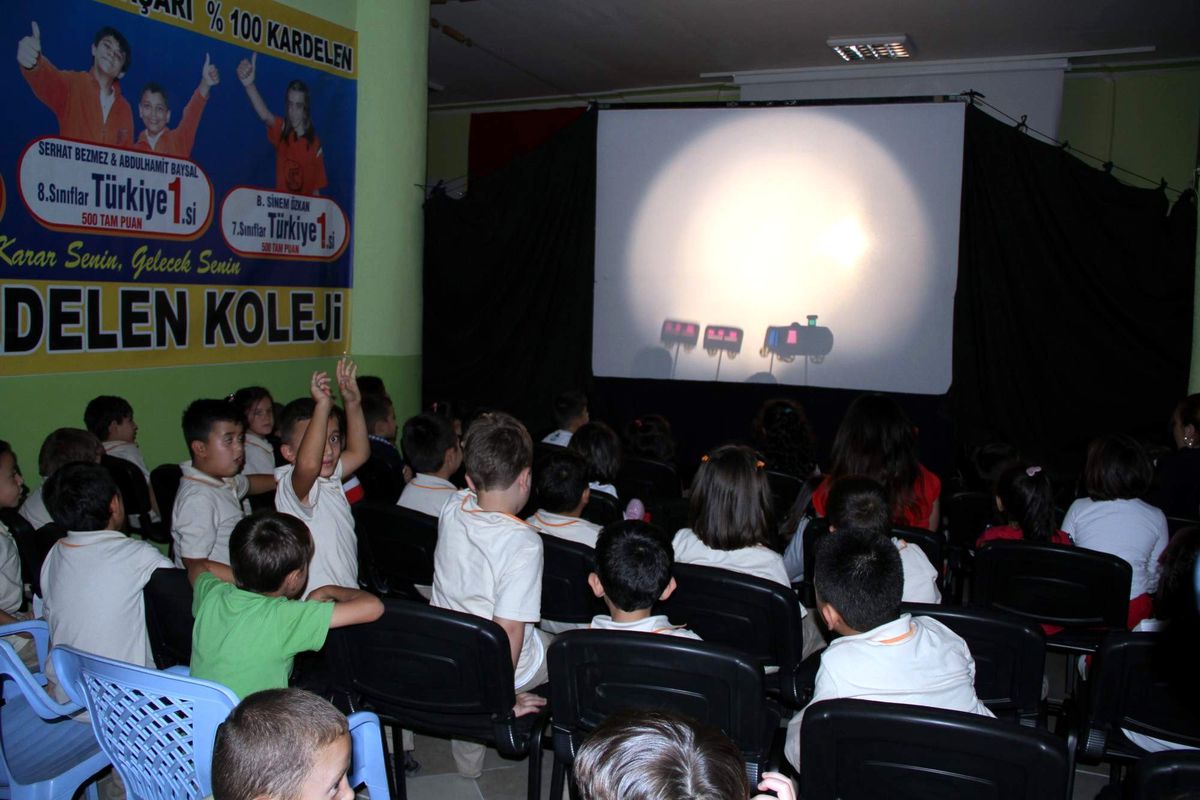 Akebi Kukla Topluluğu Öğrencilere Gösteri Yaptı