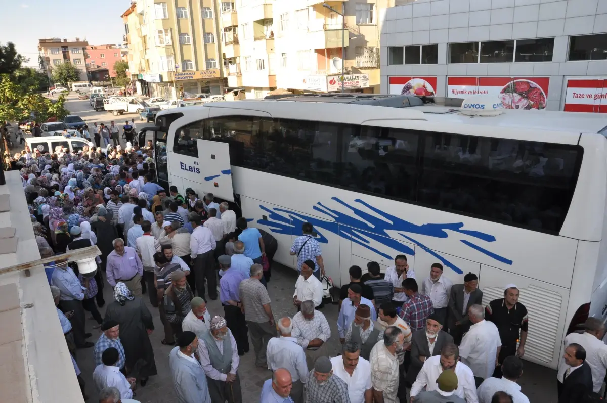 Elbistan\'da İlk Hacı Kafilesi Uğurlandı