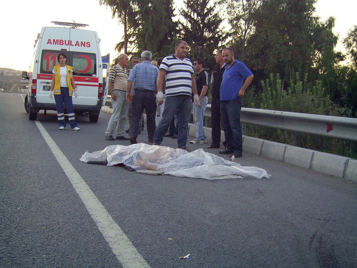 Emekli Öğretmen Trafik Kazasında Öldü