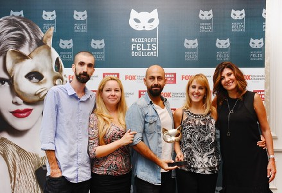 ETİ, MediaCat Felis Ödülü Aldı

 
