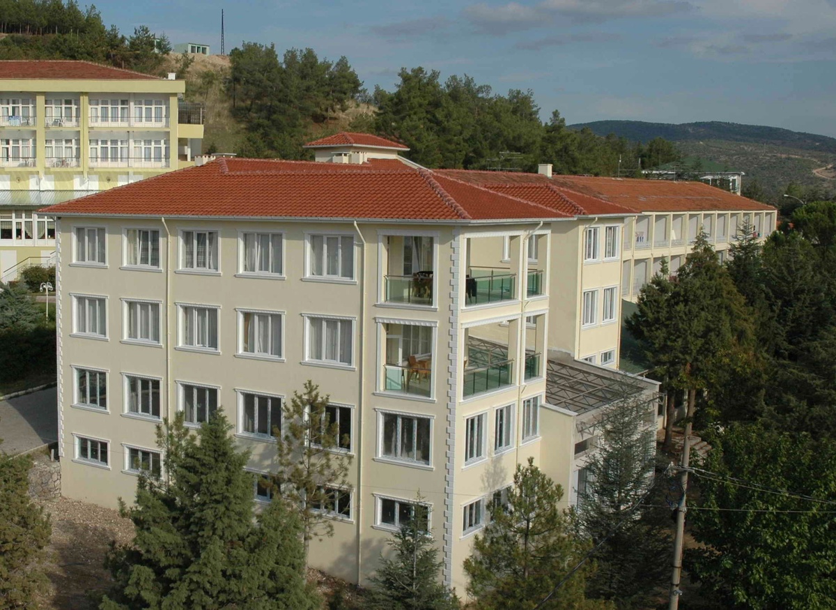 Eynaldaki Turistik Otelin Yıkım İhalesi Berdem Petrol\'de Kaldı