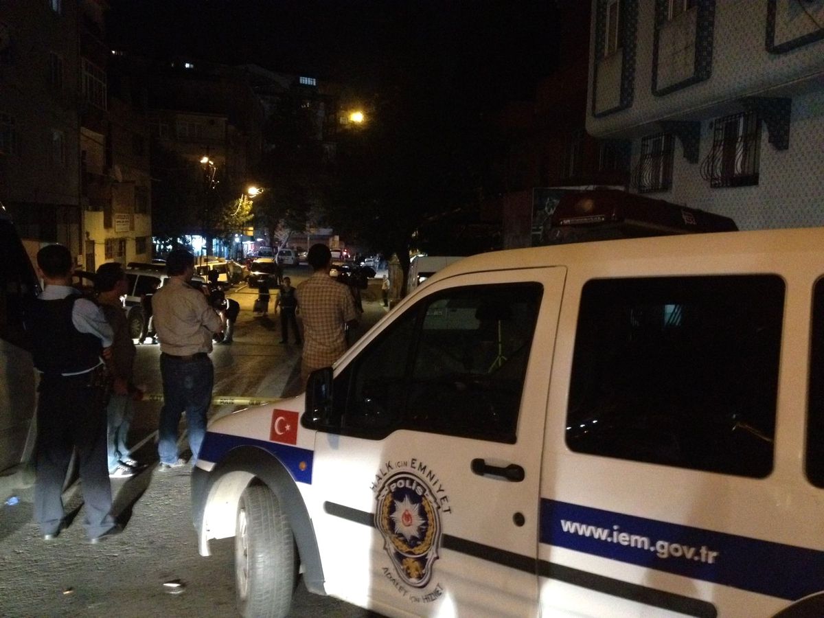 Gaziosmanpaşa\'da Silahlı Saldırı: 1 Ölü, 1 Yaralı