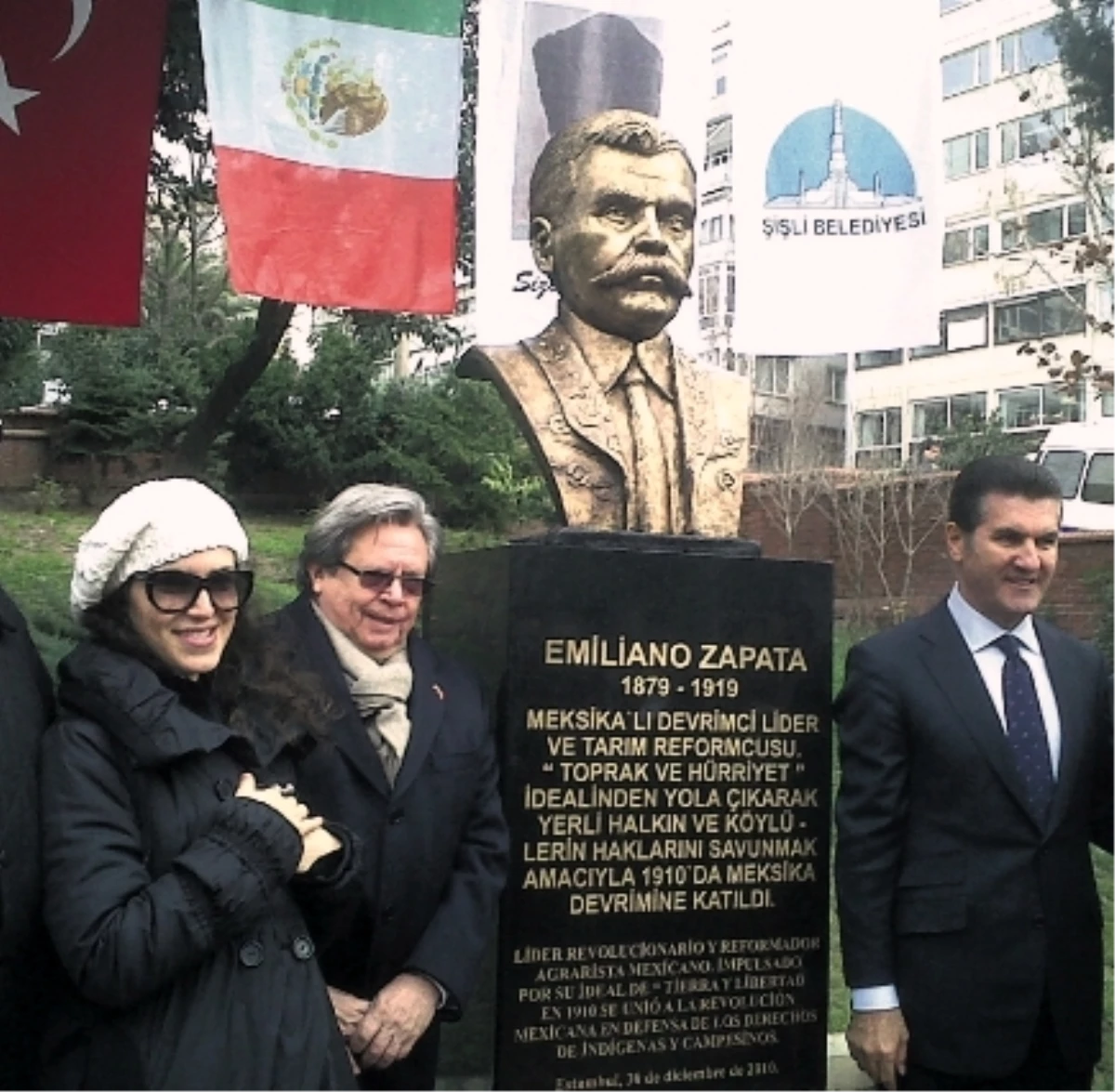 İzmir\'de, Meksika Devrimi Lideri Zapata\'nın Büstü Açıldı