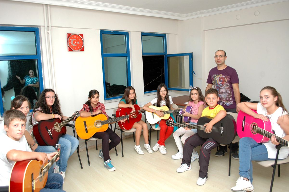 Köy Derneğinden Gitar Kursu
