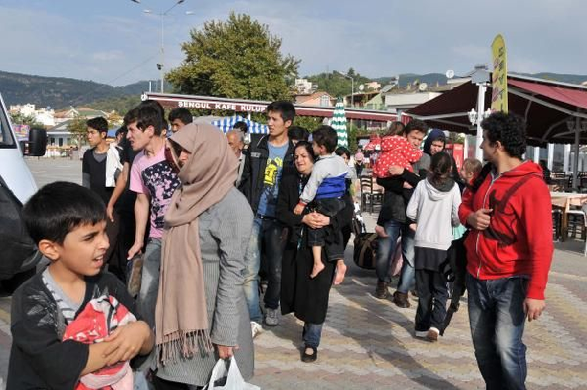 Kuşadası\'nda 25 Kaçak Göçmen Yakalandı